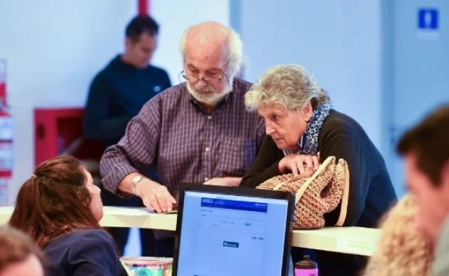 El Gobierno oficializó el bono de $55.000 para jubilados y pensionados