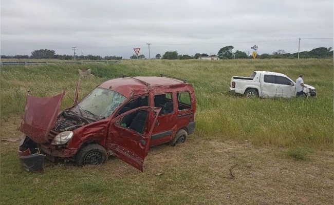 Violento choque y vuelco en la Autovía 19