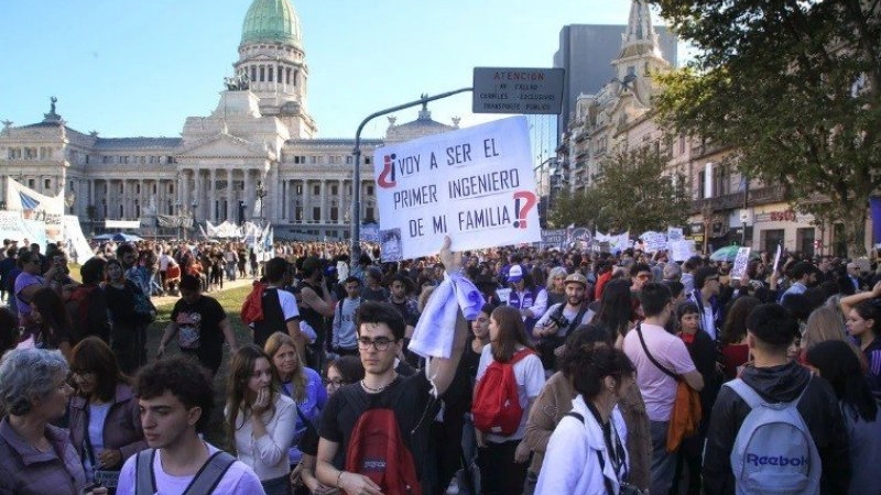Marcha Federal: docentes, no docentes, autoridades y estudiantes se movilizan hoy en "defensa" de la universidad p&uacute;blica