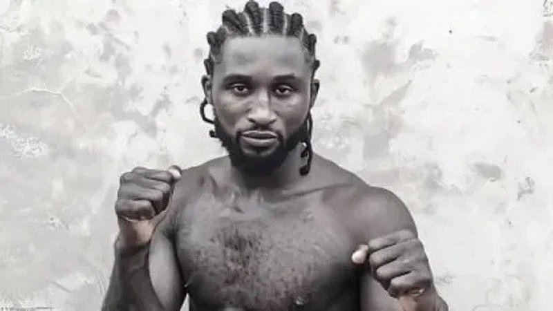 Murió en plena pelea el boxeador nigeriano Gabriel Oluwasegun Olanrewaju