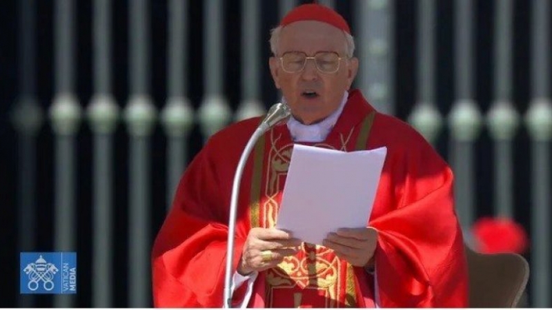 &ldquo;Nadie se salva solo&rdquo;: el cardenal Re despidi&oacute; al Papa Francisco con una emotiva homil&iacute;a
