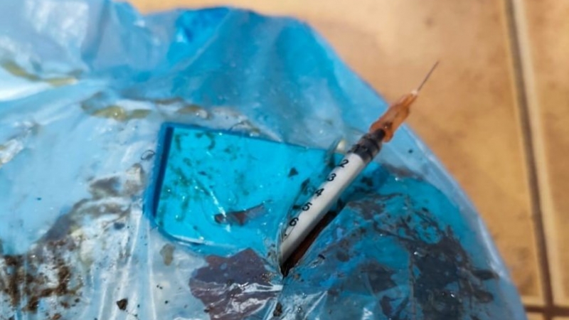 Morteros: Trabajador municipal se pinchó con una jeringa que estaba en una bolsa de basura domiciliaria