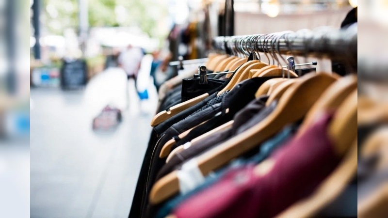 Las ventas minoristas crecieron 3,7% interanual en abril pero retrocedieron frente a marzo