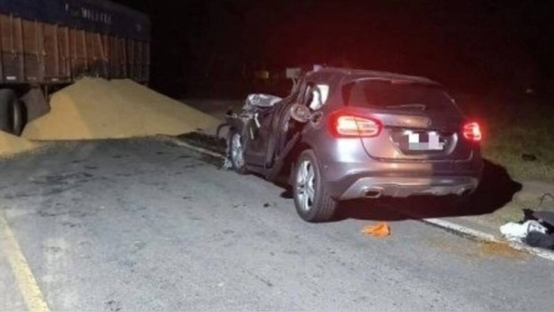 Choque trágico en la Ruta 88: se desprendió el acoplado de un camión y murieron un médico y un nene