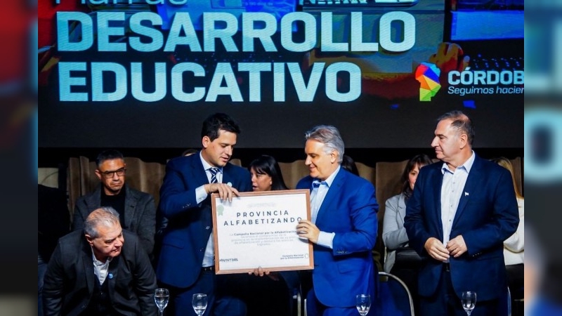 Compromiso Alfabetizador: Cómo es el reconocimiento que “Argentinos por la Educación” le entregó a Córdoba 