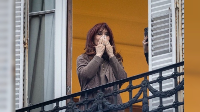 Cristina Kirchner se prepara para presentarse el miércoles en Comodoro Py, acompañada por una movilización