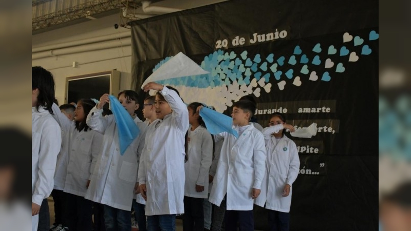 Bernarte participó del acto del Día de la Bandera en la Escuela Primera Junta y anunció obras para el establecimiento