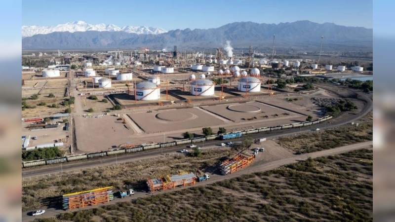 Escándalo: el Gobierno echó a 60 funcionarios y sospecha filtraciones a favor de los fondos buitres