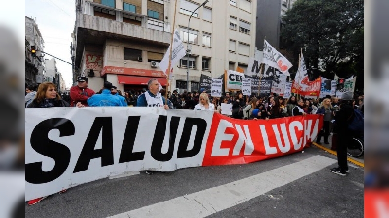En medio de la marcha del Garrahan, el Gobierno afirmó que el problema “es la gestión y la eficiencia”