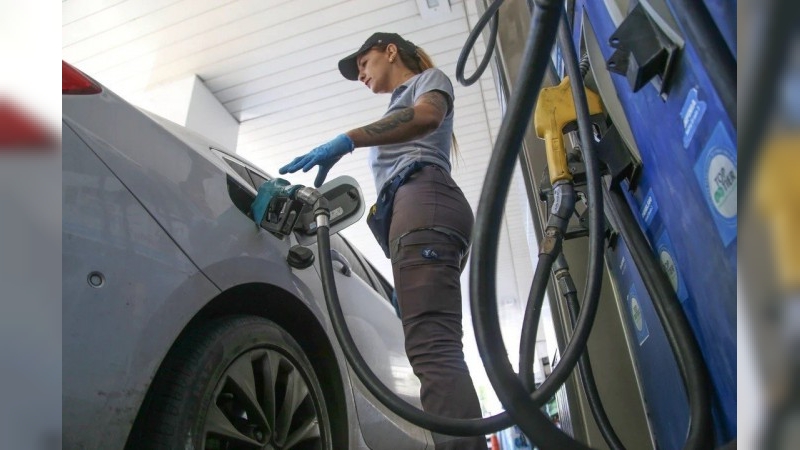Tras cuatro meses de suba, se frenó la venta de combustibles y cayó 1,16% en julio