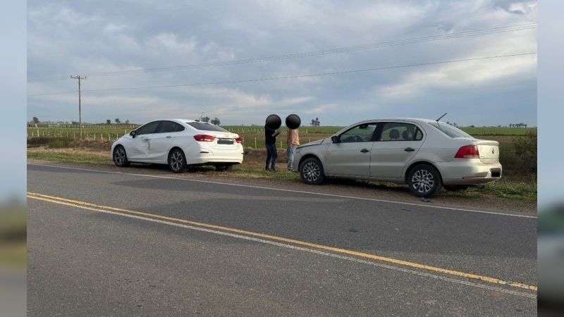Ruta 13: choque entre dos autos en  jurisdicción de  Alicia 