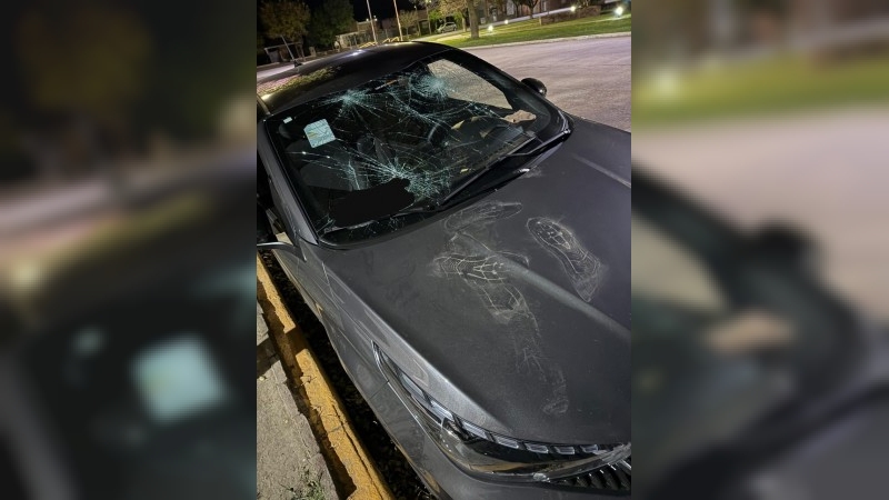 Violenta madrugada en Freyre: atacaron un auto y terminaron con cuatro detenidos tras allanamientos