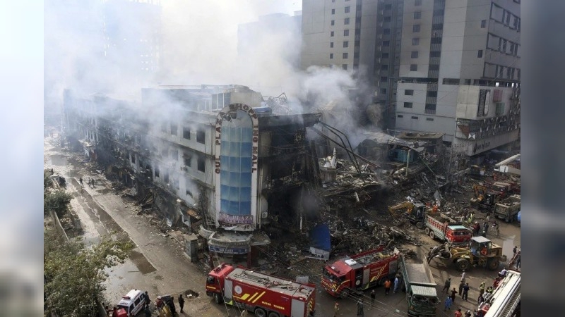 Mueren 21 personas por un incendio en un centro comercial de Pakistán