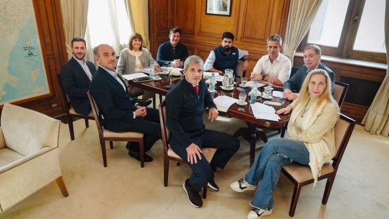 El Gobierno vuelve a reunir a su mesa política para ordenar la agenda legislativa