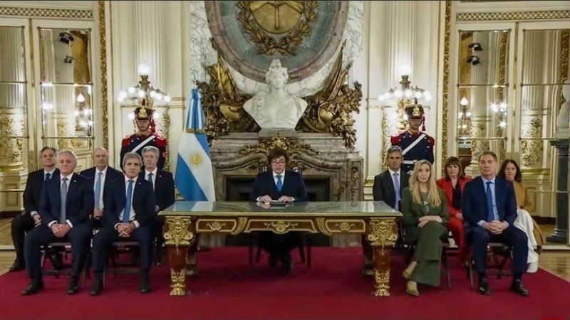 Milei presentó el proyecto de reforma de la Carta Orgánica del Banco Central: “Pone fin a la estafa de falsificar dinero”