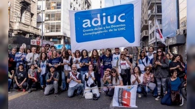 Docentes universitarios de Córdoba adhieren al paro de CTERA