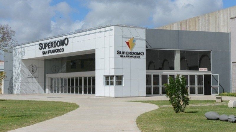 Restringen el tr&aacute;nsito frente al Superdomo por el show de Los Navarro