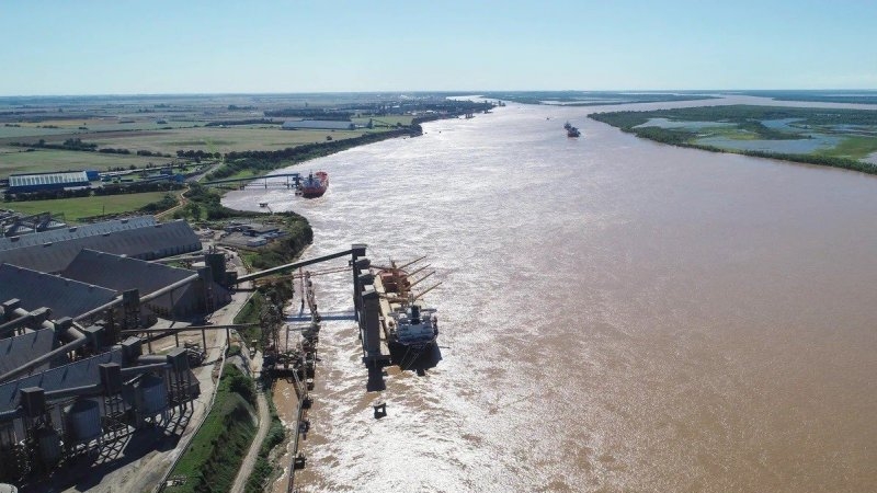 Prefectura Naval intim&oacute; a los trabajadores a levantar el paro que afecta a m&aacute;s de 100 barcos
