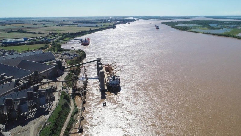 Prefectura Naval intim&oacute; a los trabajadores a levantar el paro que afecta a m&aacute;s de 100 barcos