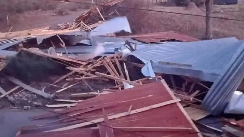 Temporal de viento y granizo azota el centro y norte del pa&iacute;s: r&aacute;fagas de hasta 100 km/h