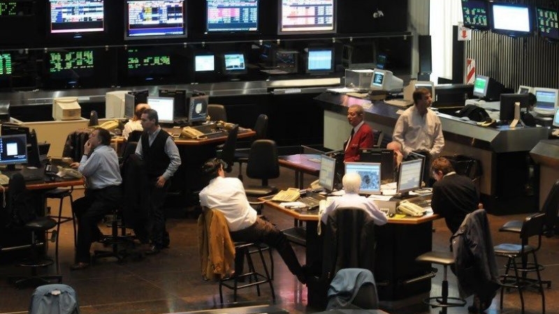 Cayeron las acciones argentinas en Wall Street y el riesgo pa&iacute;s qued&oacute; cerca de los 450 puntos