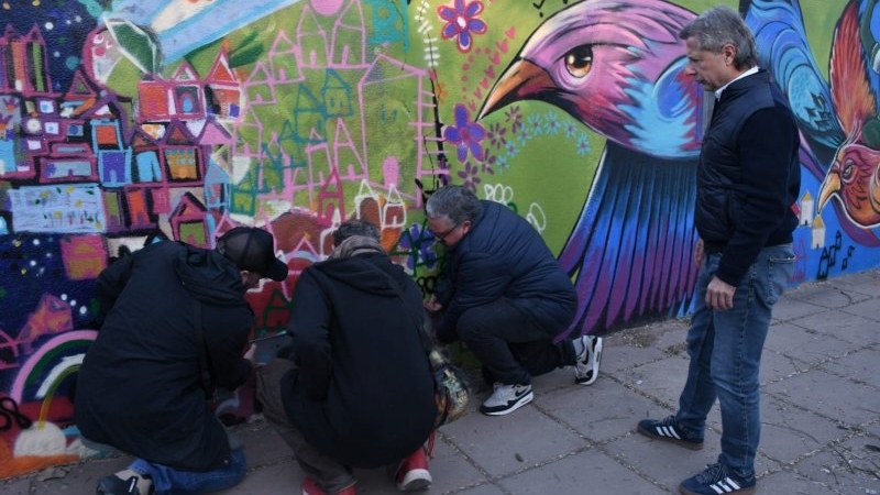 "Las paredes hablan” también en barrio Roque Sáenz Peña