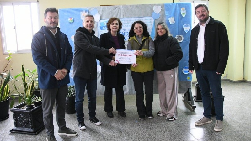 Bernarte supervisó obras del FODEMEEP y entregó un aporte al IPEM N.º 315