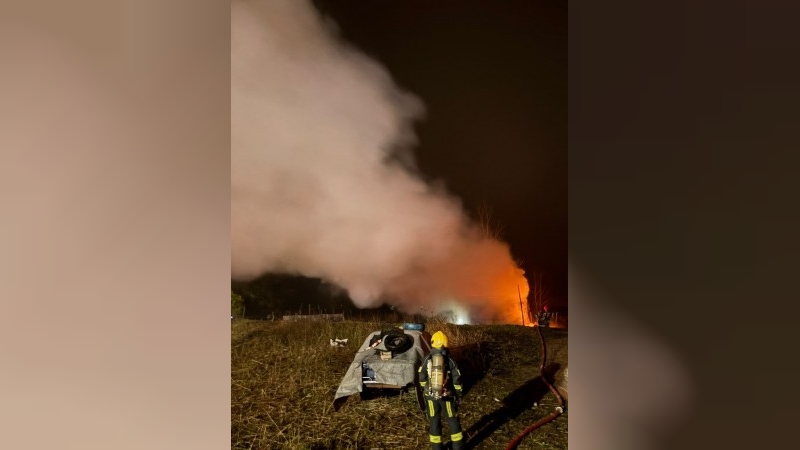 Incendio en una vivienda sobre Ruta Provincial 1: un hombre fue trasladado al hospital