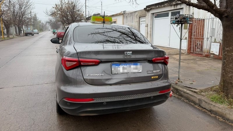 Dos j&oacute;venes resultaron heridas tras un choque entre una moto y un auto