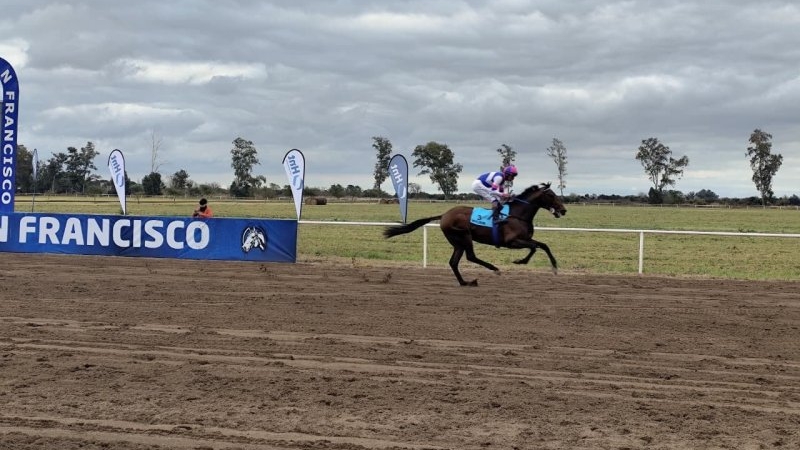Se realiz&oacute; &ldquo;La Carrera del A&ntilde;o&rdquo; en el Hip&oacute;dromo Oscar C. Boero 