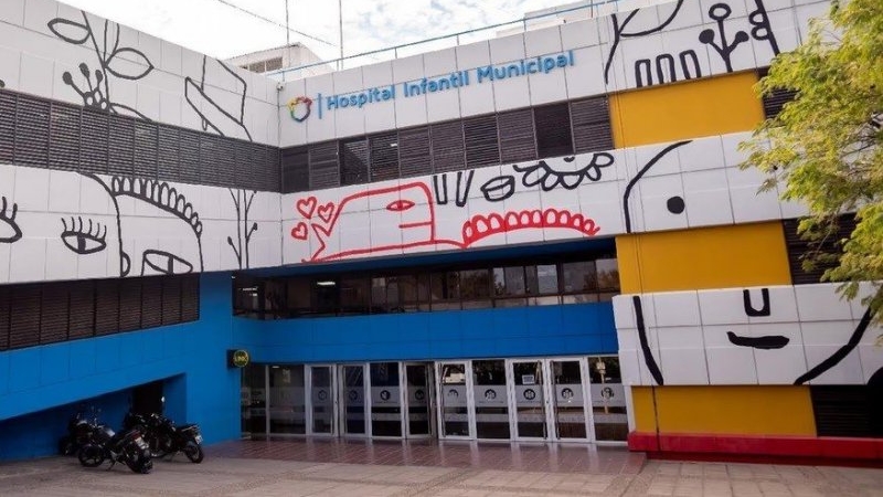 Un ni&ntilde;o de 3 a&ntilde;os recibi&oacute; 65 puntos en la cara tras ser atacado por el perro de su familia en C&oacute;rdoba