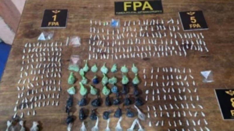 Cay&oacute; un clan narco familiar en C&oacute;rdoba: madre, hijo y padrastro detenidos con coca&iacute;na y marihuana