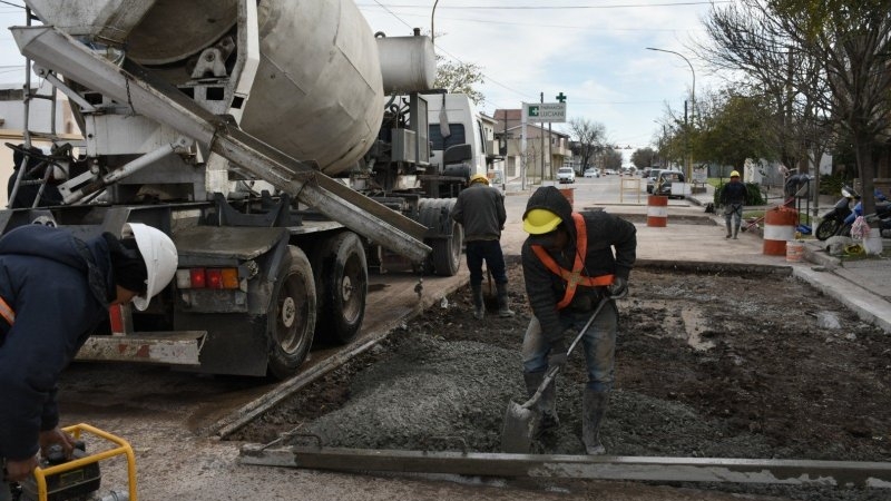 Con un bacheo sobre bulevar Buenos Aires comenz&oacute; la 13&deg; etapa del Plan Integral de Arreglo de Calles