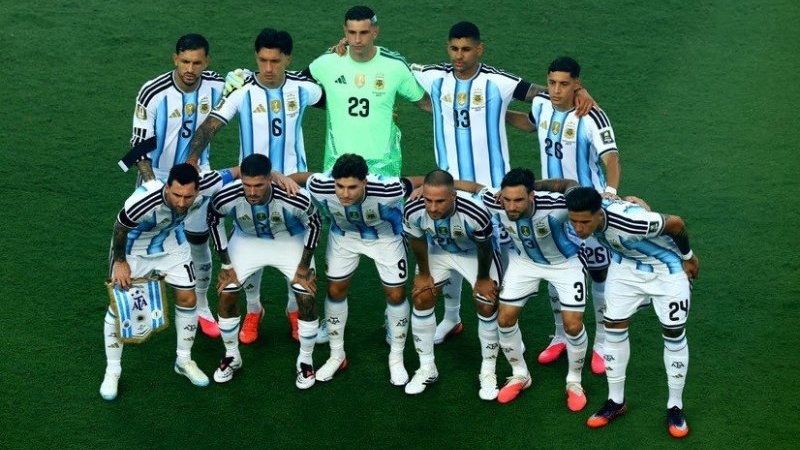 La AFA recibi&oacute; una buena noticia de FIFA por las sanciones a Paredes, Molina y Almada