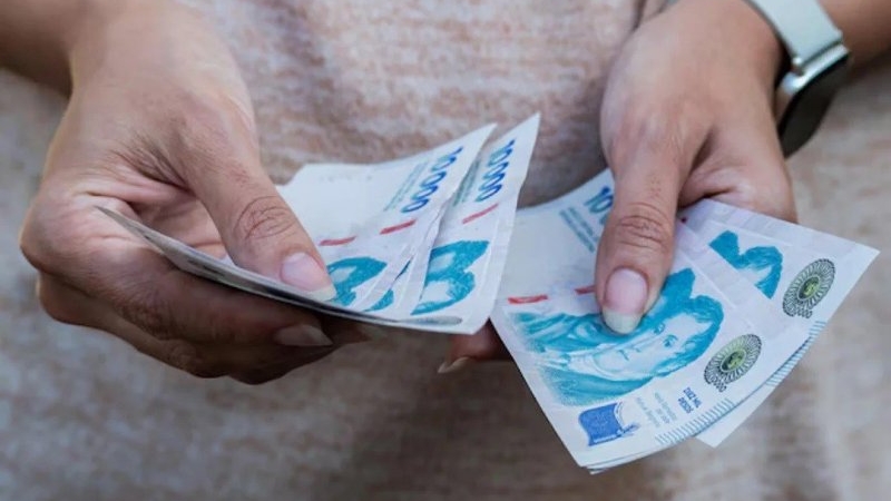 El Gobierno fij&oacute; aumentos escalonados para el salario m&iacute;nimo hasta abril de 2027