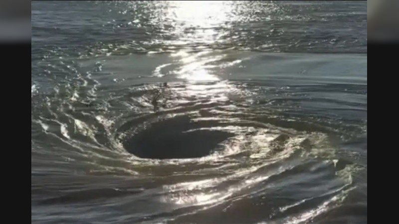 Impactante remolino sorprendi&oacute; a pescadores en el r&iacute;o Paran&aacute;: el momento qued&oacute; filmado