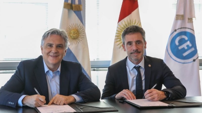 Llaryora y el CFI acordaron $22.000 millones en cr&eacute;ditos para impulsar a las Pymes cordobesas