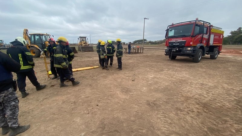 Se realiz&oacute; con &eacute;xito un simulacro de derrumbe en barrio Ayres del Golf