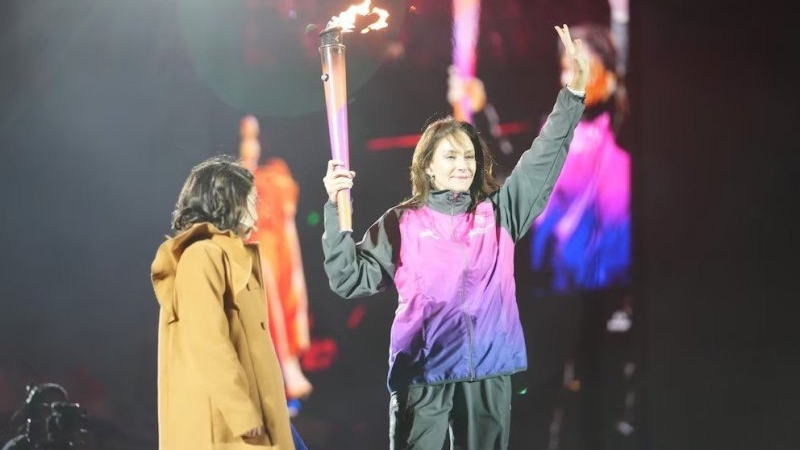 El emotivo cierre de la apertura de los Juegos Suramericanos Santa Fe 2026: la leyenda de Las Leonas Luciana Aymar encendi&oacute; el pebetero