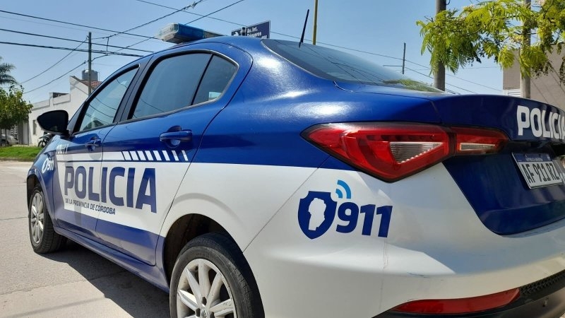 Choque entre una moto y una camioneta en el centro