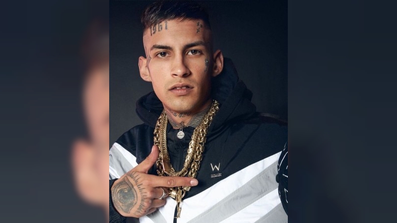 Allanan la casa de L-Gante: una joven denunci&oacute; que el cantante fue con hombres armados a echarla de un terreno