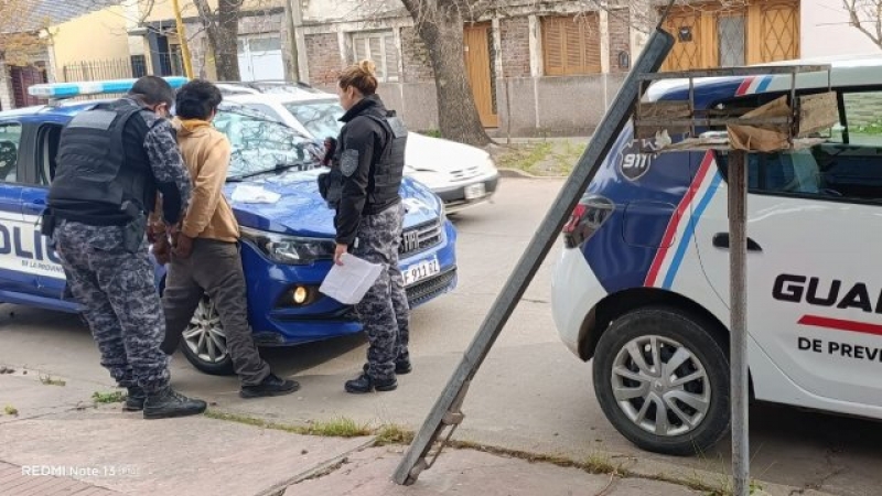 Detuvieron a un hombre con elementos sustra&iacute;dos del ferrocarril y un pedido de detenci&oacute;n vigente