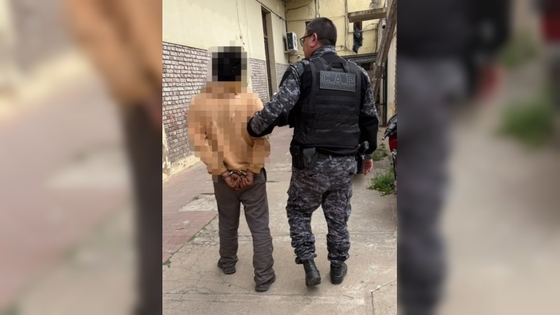 Aprehendieron a un hombre acusado de sustraer elementos de hierro del predio ferroviario