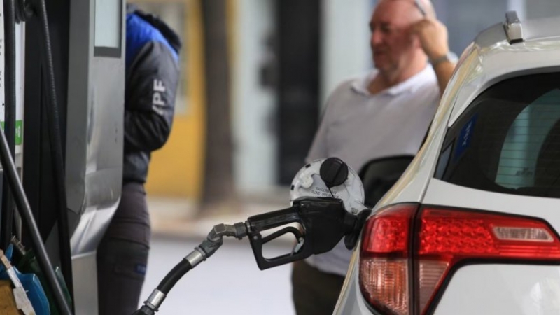 La venta de combustibles cayó por séptimo mes consecutivo y acumula una baja de 2,4% en lo que va del año