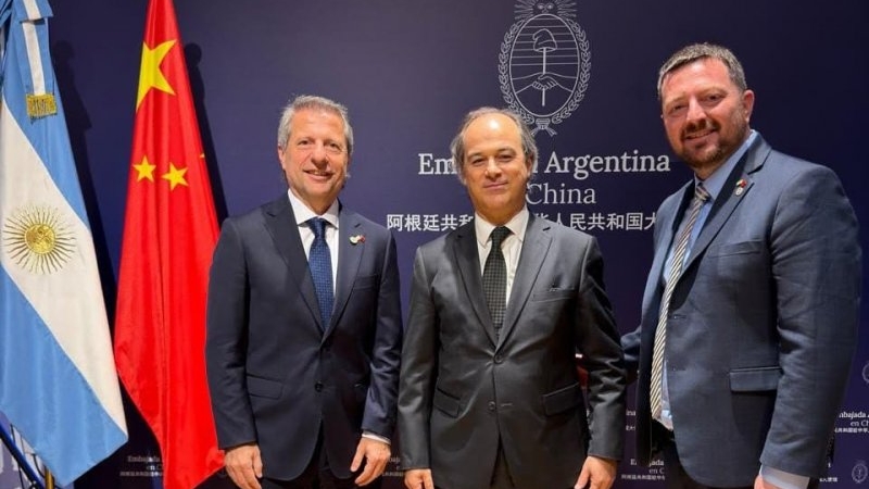 Bernarte destacó el encuentro con el embajador argentino y autoridades nacionales chinas durante su visita a Beijing