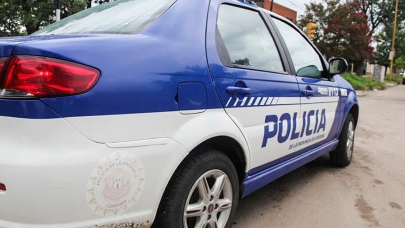 Choque entre un auto y una moto dej&oacute; una mujer con lesiones leves