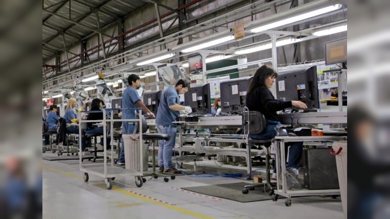 Crecimiento sin empleo: 8 de los 10 sectores de mayor expansi&oacute;n en la era Milei perdieron puestos laborales