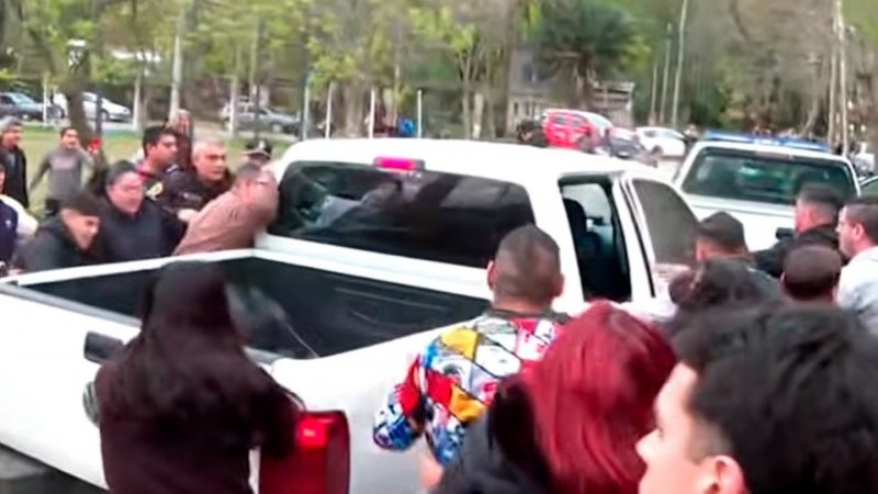 Detuvieron al femicida de Aixa y los vecinos intentaron lincharlo cuando lo llevaba la Polic&iacute;a