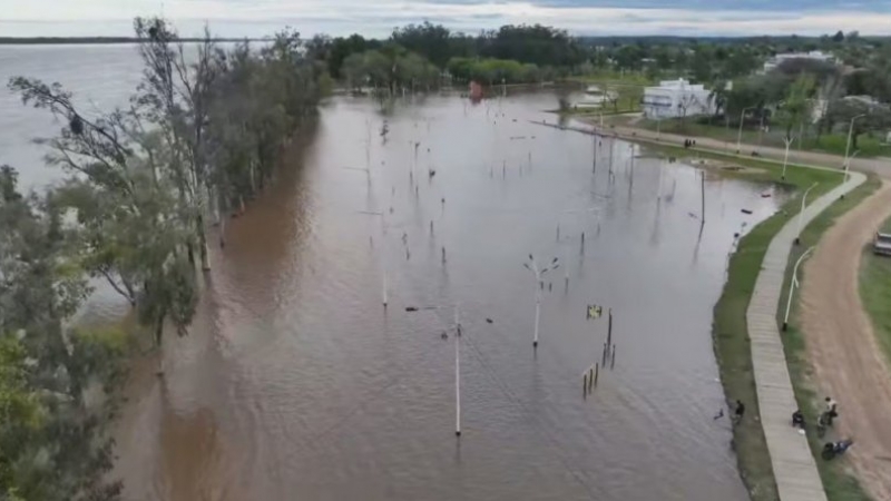 Inundaciones en el Litoral: más de 400 personas afectadas por la crecida de los ríos Uruguay y Paraná