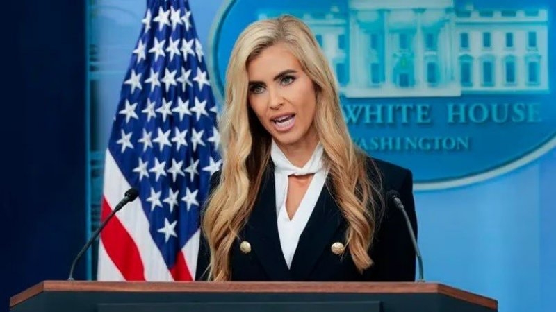 Nueva portavoz de Trump ofrece una primera rueda de prensa inusualmente breve